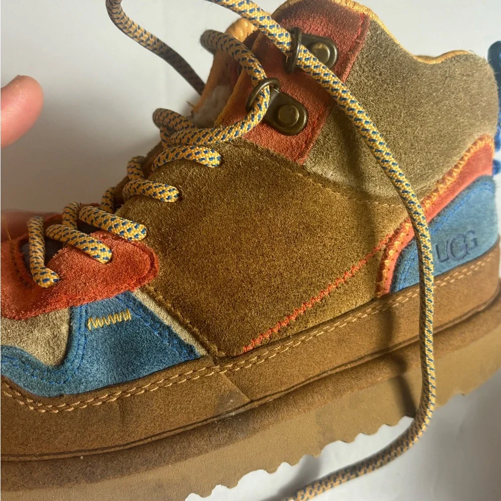 UGG| UGG kid’s hiking/ walking boots size 1. Color tan/blue/red.
